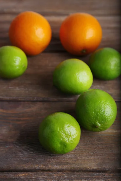 Ripe citrus on wooden background — Stock Photo, Image