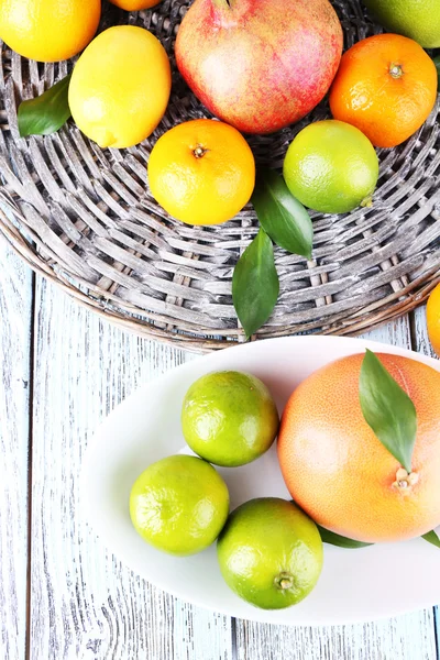 Ripe citrus on plate — Stock Photo, Image