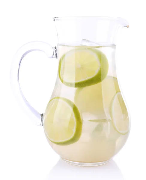 Limonada em jarro isolado em branco — Fotografia de Stock