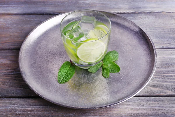 Limonata cam tepsi