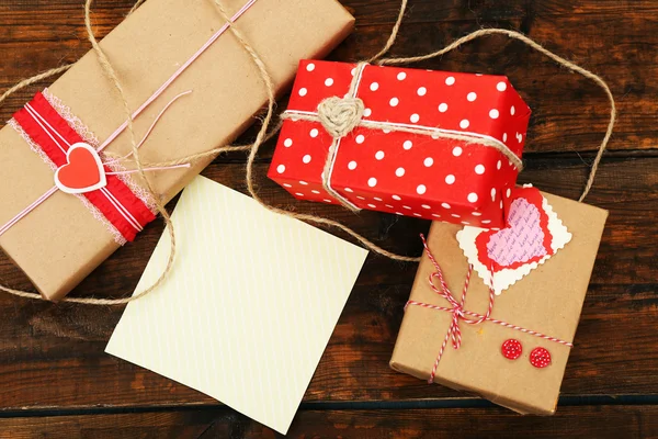 Cajas de regalo con tarjeta —  Fotos de Stock