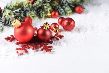 baubles ile Noel kompozisyon