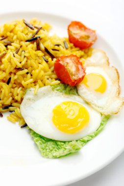 Lezzetli pirinç masaya servis yakın çekim