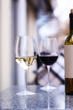 Şarap tatma içinde bar