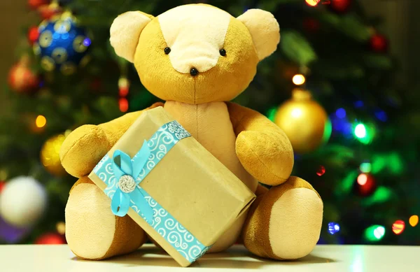 Teddy bear and gift box — Stock Photo, Image