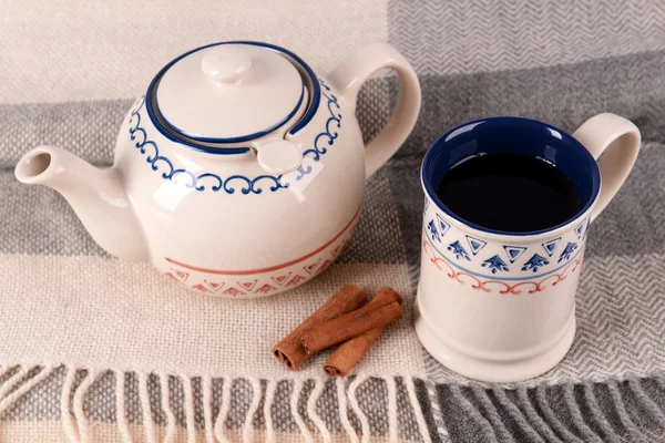 Egy csésze tea az asztalon. — Stock Fotó