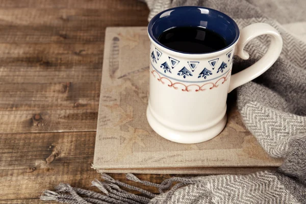 Tasse Tee mit Buch — Stockfoto