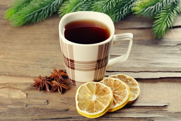 Tasse Tee auf dem Tisch in Großaufnahme — Stockfoto