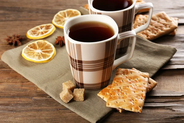 Xícara de chá com biscoitos — Fotografia de Stock