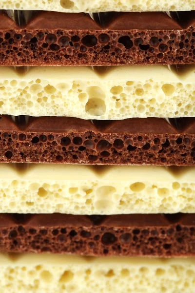 Smakelijke poreuze chocolade — Stockfoto