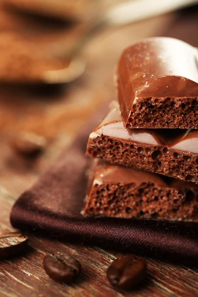 Smakelijke poreuze chocolade — Stockfoto