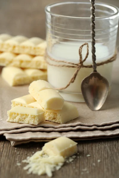 Chutné bílé porézní čokoláda — Stock fotografie