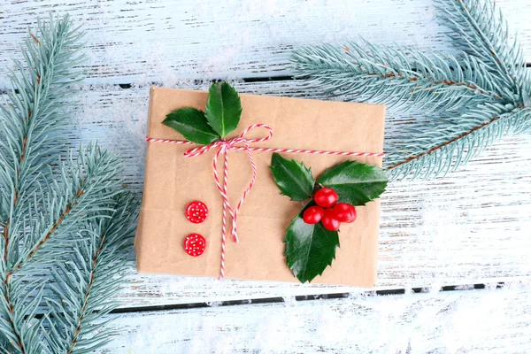 Presente Cristmas com European Holly — Fotografia de Stock