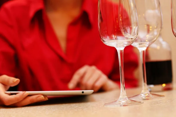 Woman with tablet computer — Stock Photo, Image