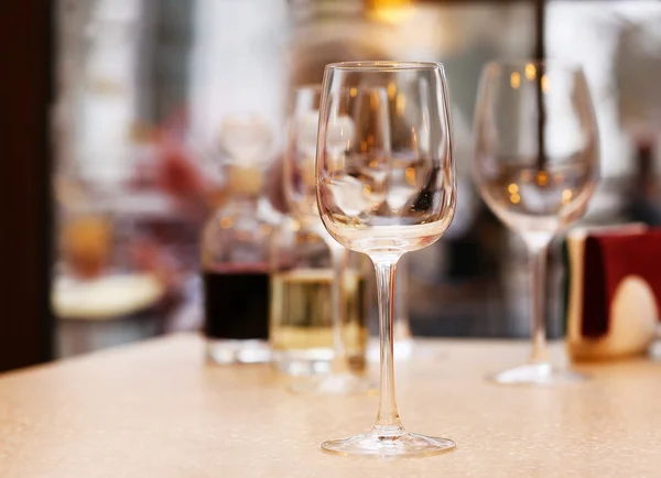 Wine tasting in bar — Stock Photo, Image