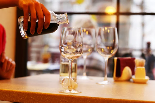 Wine tasting in bar — Stock Photo, Image