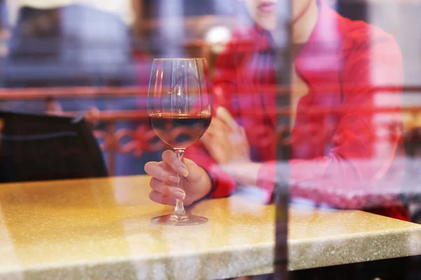 Woman with glass of wine in restaurant — Stock Photo, Image