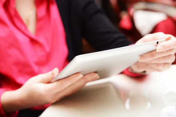 Woman with tablet computer — Stock Photo, Image