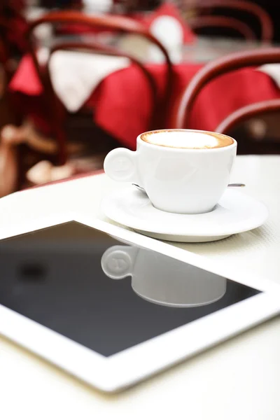 Mujer con Tablet PC — Foto de Stock