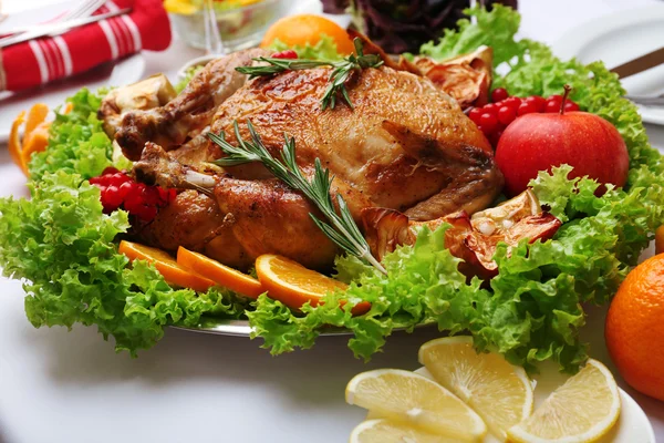 Pečené kuře na slavnostní večeři — Stock fotografie