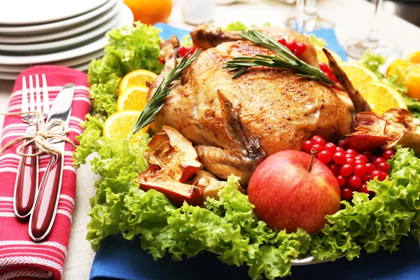 Pollo al horno para la cena festiva —  Fotos de Stock