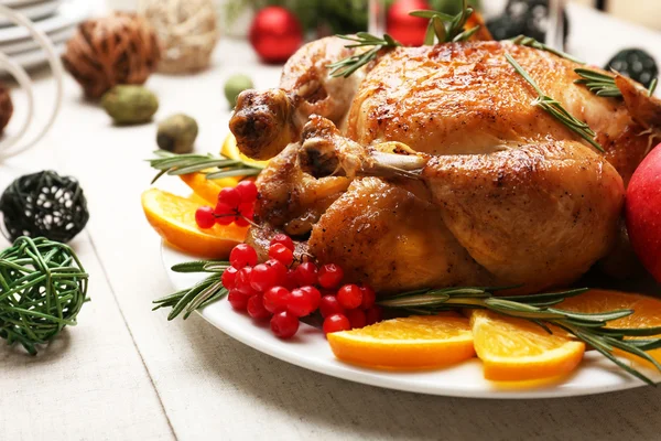 Baked chicken for festive dinner. Christmas table setting — Stock Photo, Image