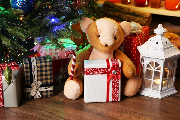 Osito de peluche y cajas regalo — Foto de Stock