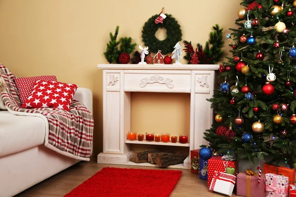 Noel iç kanepe ile — Stok fotoğraf