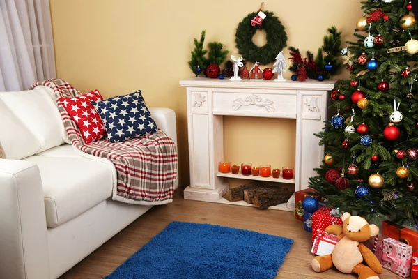 Weihnachten Interieur mit Sofa — Stockfoto