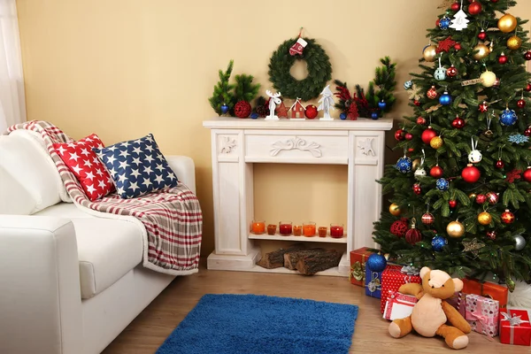 Kerstmis interieur met sofa — Stockfoto