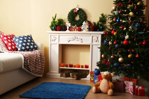 Interior de Navidad con sofá — Foto de Stock
