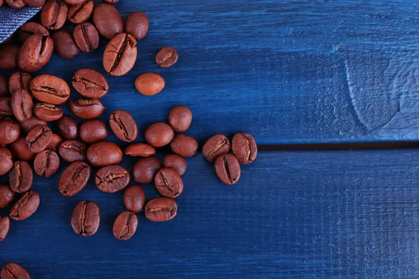 Verschüttete Kaffeebohnen — Stockfoto