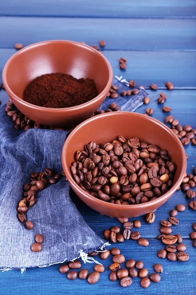 Two bowls of ground coffee — Stock Photo, Image