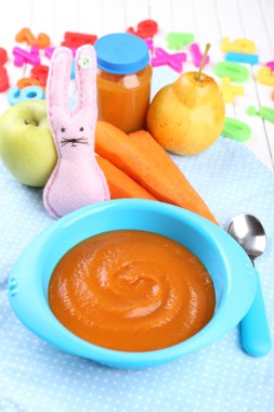 Kaşık kase taze bebek maması