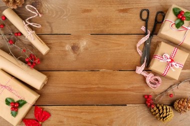 El yapımı hediyeler ile Noel kompozisyon