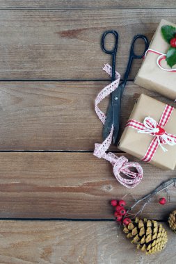 El yapımı hediyeler ile Noel kompozisyon