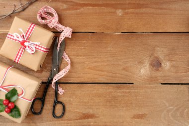 El yapımı hediyeler ile Noel kompozisyon