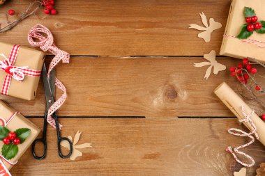 El yapımı hediyeler ile Noel kompozisyon