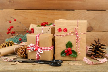 El yapımı hediyeler ile Noel kompozisyon