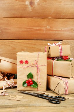 El yapımı hediyeler ile Noel kompozisyon