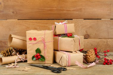 El yapımı hediyeler ile Noel kompozisyon