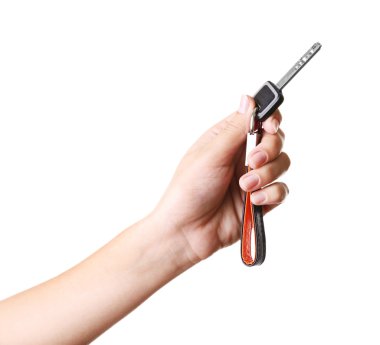 Beyaz izole askısı ile anahtar tutan el