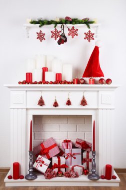 Noel kutuları ve mumlar
