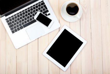 Açık defter ile dijital tablet