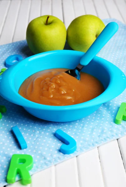 Fresh baby food in bowl with spoon — Stock Photo, Image