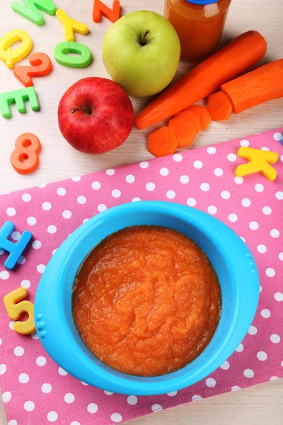 Baby food in bowl — Stock Photo, Image