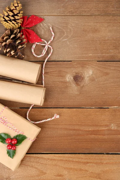 Composição de Natal com presentes artesanais — Fotografia de Stock