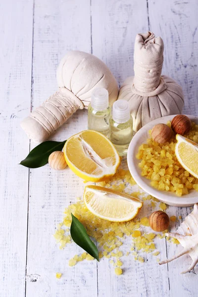 Wellness-Stillleben auf Holzplanken — Stockfoto