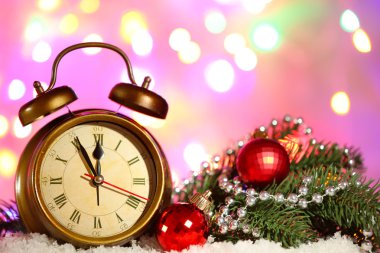 Saat ve yılbaşı süsleri
