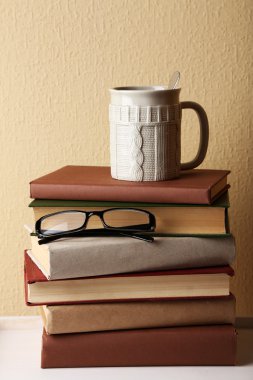 Yığın kitap Kupası ile